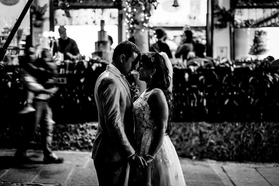 結婚式の写真家Andres Felipe Buitrago Galvis (andresbuitragoph)。2023 9月6日の写真