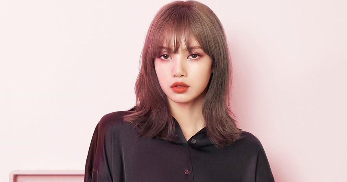 Rumors arise that BLACKPINK's Lisa went on a date to Greece with