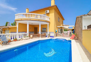 House with pool and terrace 9