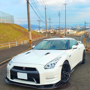 NISSAN GT-R