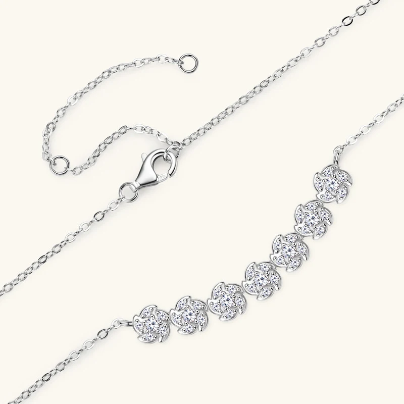Lady Temperament kleine bloemenketting, past overal bij. Een veelzijdige en stijlvolle ketting voor dames, ideaal voor elke gelegenheid.
