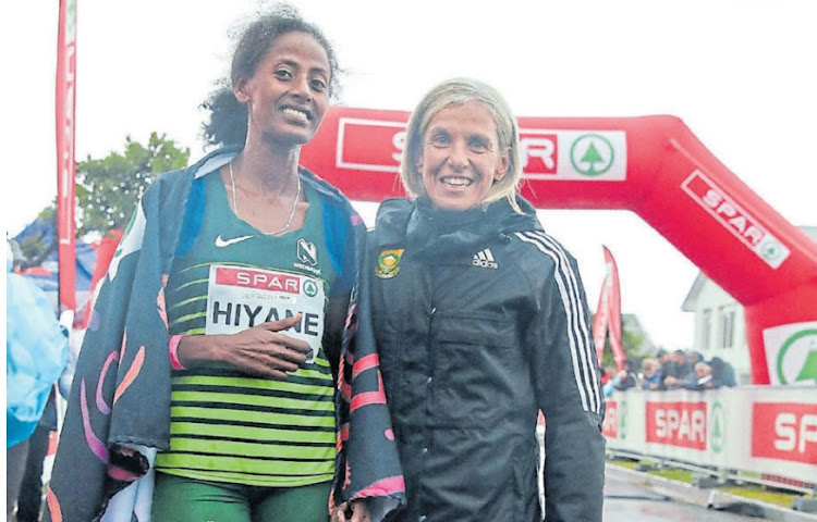 Ethiopia's Hiyana Lama poses with legend Elana Meyer after winning 2023's inaugural SPAR Women's Challenge in Cape Town.