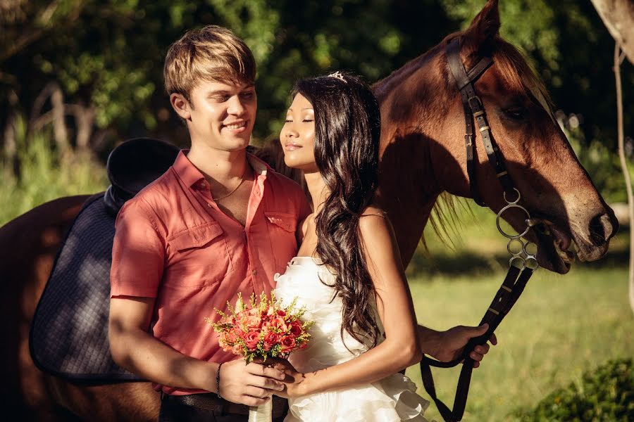 Fotógrafo de casamento Anna Zolotukhina (surazica). Foto de 18 de março 2017