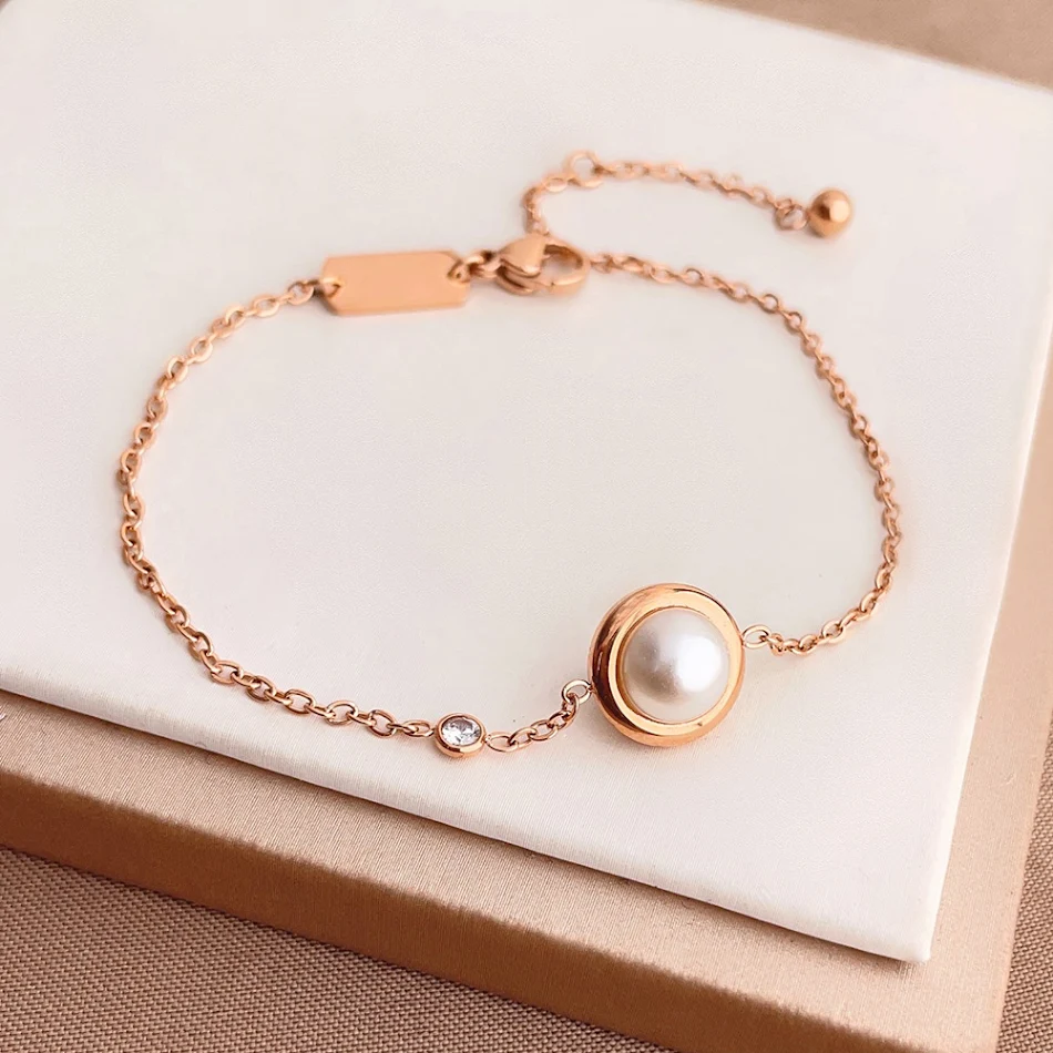 Pulseira de pérolas da sorte, simplicidade japonesa e coreana. Um acessório elegante e com um toque de sorte. Joia para mulheres.