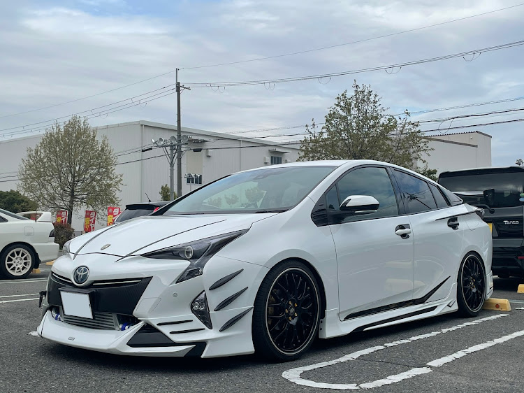 プリウスのマンハッタンゴールドJr・艶々・洗車に関するカスタム事例の投稿画像1枚目