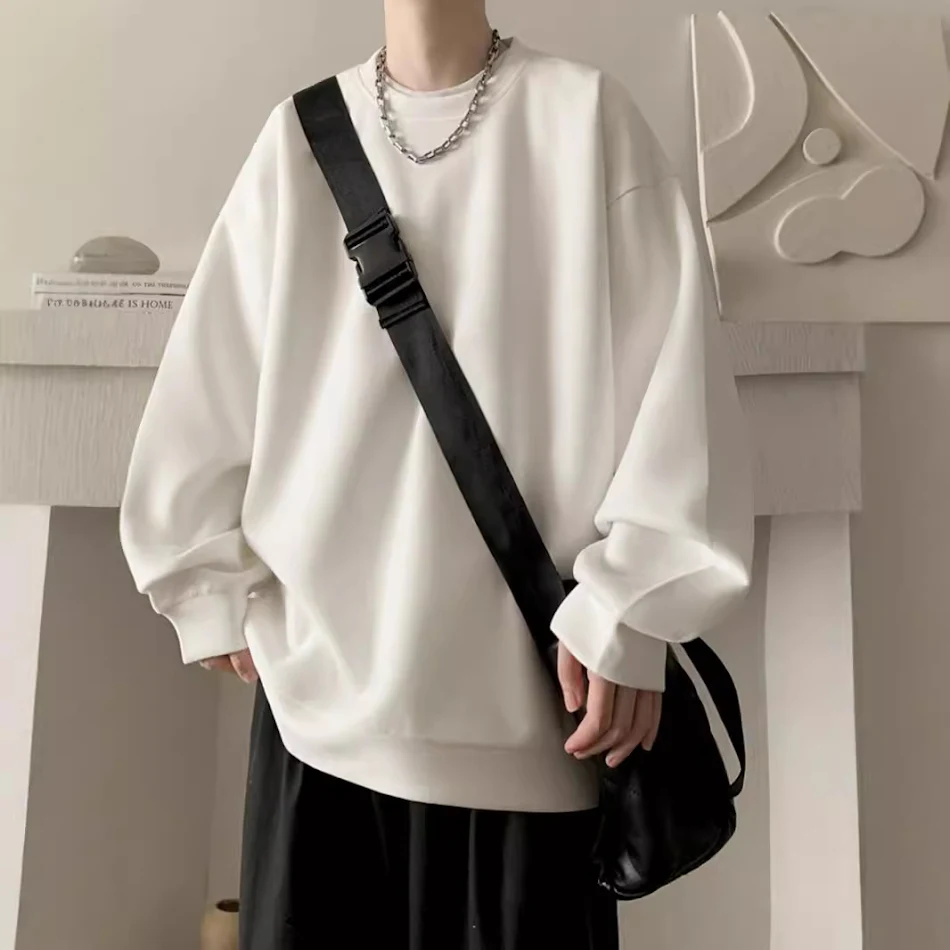 Erkekler için Japon Basic Stil Yuvarlak Yaka Kazak, rahat ve şık. Günlük kullanım için ideal, her ortama uygun, konforlu ve modern bir görünüm sunar.