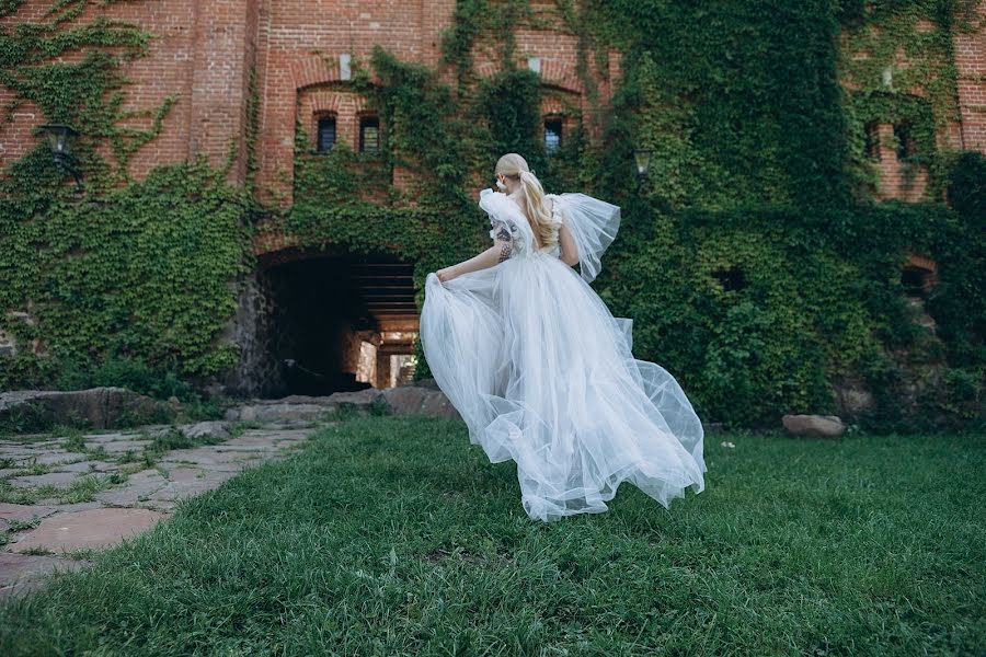 Fotógrafo de casamento Denis Kostyuk (deniskostiuk). Foto de 10 de janeiro 2019