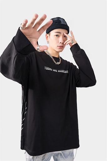 Title 2, Abstract Print Hooded Sweatshirt with a loose r...