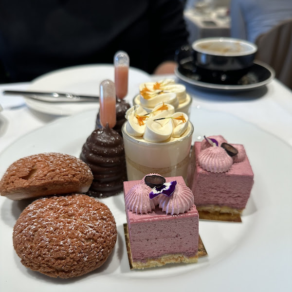 Mother’s day high tea dessert plate