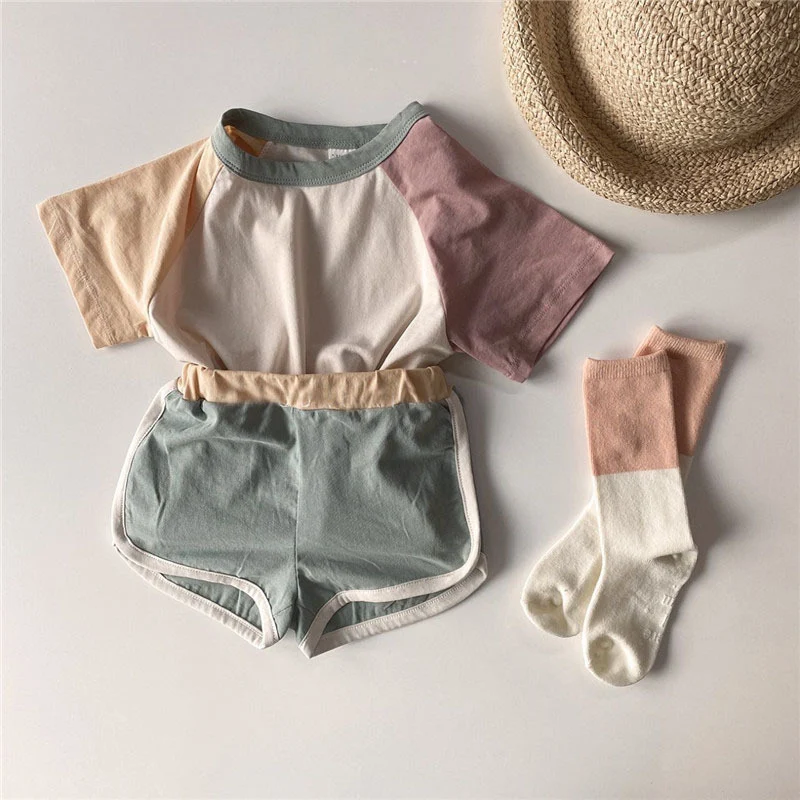 Girl's Simple Casual Contrast Color Shoulder Stitching T-shirt Shorts Set. Comfortable and stylish, perfect for everyday
