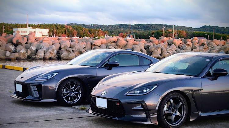BRZのGR86・突然のコラボ・ならべてみた・コラボありがとうございました・台風にお気を付け下さいに関するカスタム事例の投稿画像1枚目