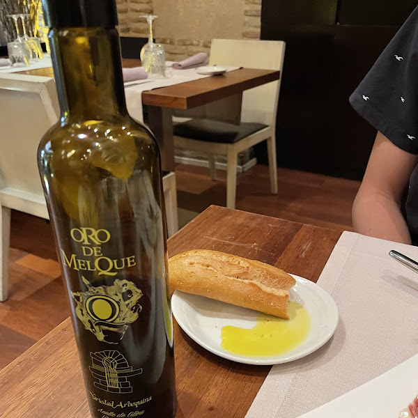 Gluten-free bread with olive oil