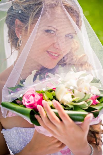 Jurufoto perkahwinan Anya Volkova (anna19). Foto pada 10 Mei 2014