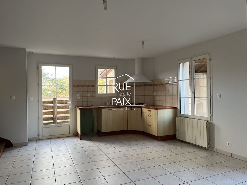 Location  maison 4 pièces 94 m² à Airvault (79600), 688 €