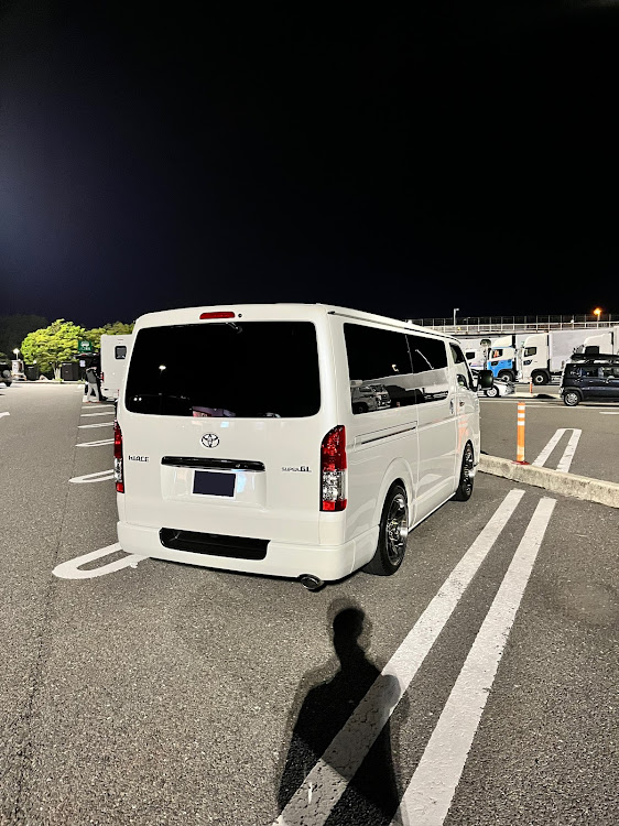 ハイエースバンのハイエースバン・KBRacing・カズキオート・低そうで低くない少し低い車・サービスエリアに関するカスタム事例の投稿画像2枚目