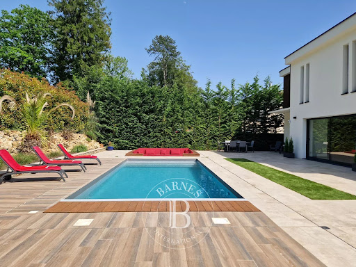 House with pool 2