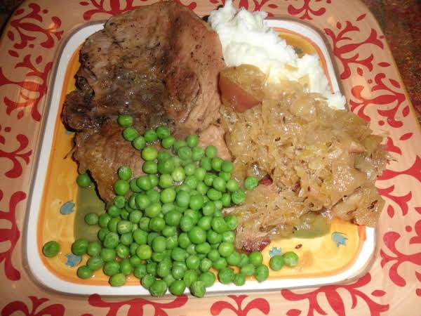 German Pork Chops with Sauerkraut and Apple_image