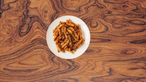 Veg Penne Pasta In Red Sauce With Garlic Toast