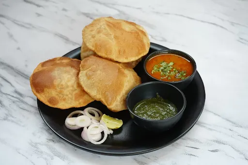 Sattu Puri With Ghugni - 4 Pcs