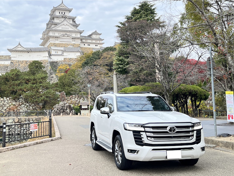 ランドクルーザーのランクル300・姫路城とコラボ・とにかくデカイ❗・まだまだ慣れないに関するカスタム事例の投稿画像1枚目