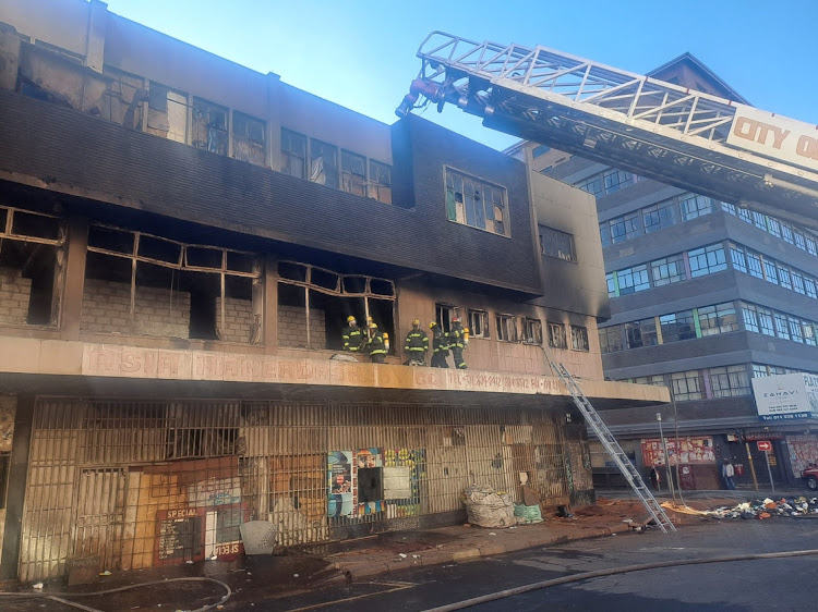 Scores of Joburg emergency personnel responded to a burning builing in the CBD yesterday.