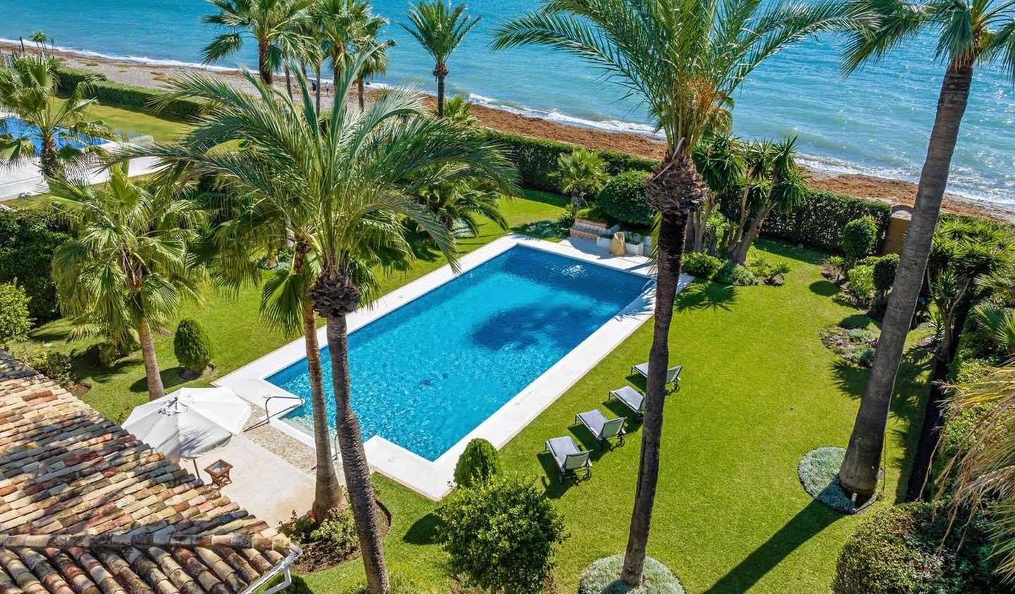 Villa with pool and terrace Estepona