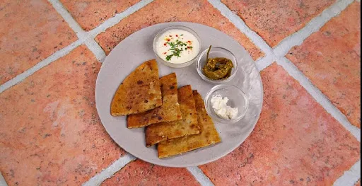 Pyaaz Green Mirchi Paratha