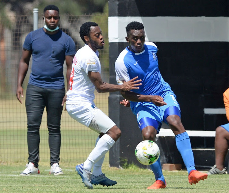 Lungelo Nguse of Bizana Pondo Chiefs, right, is challenged by Solomon Letsoenyo of Cape United during the GladAfrica Championship game at Parow Park in Cape Town on Saturday. Looking on is Chiefs coach Tshepo Motsoeneng.