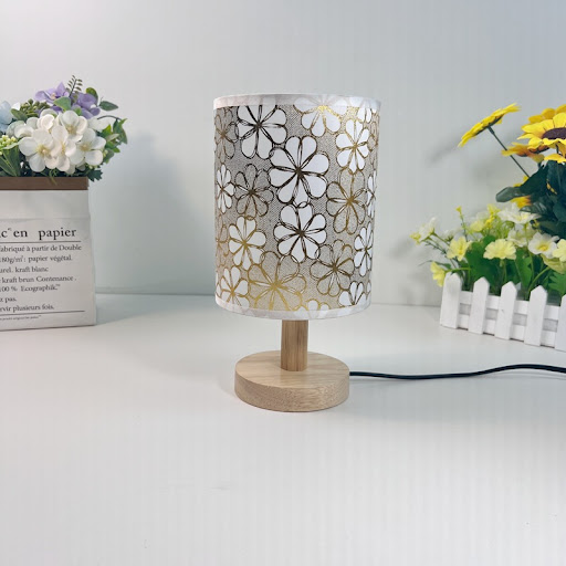 Title 16, Moderne, eenvoudige tafellamp van stof voor cre...