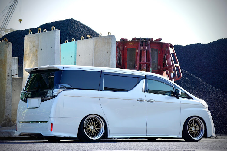 ヴェルファイアのsimple is best・一眼練習中📸・いつもの埠頭⚓️・構図の勉強したい🥺・いっぱい📸撮り貯めた😁　お付き合い下さい🫢に関するカスタム事例の投稿画像4枚目