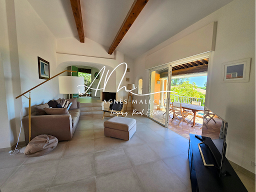 Villa with pool and garden 4