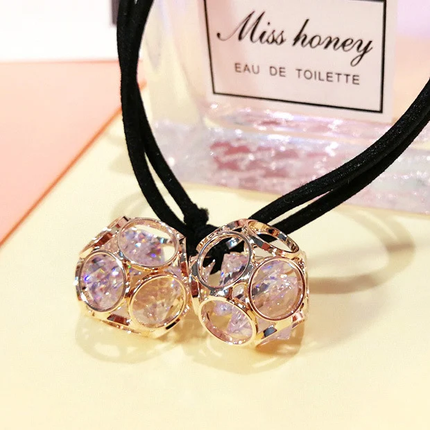 Diadema coreana de Dongdaemun, nueva aleación con circonitas, anillo para el pelo hueco, goma doble con bolas. Estilo elegante y moderno.