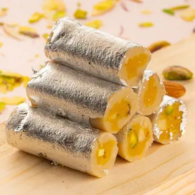 Kaju Kesar Roll