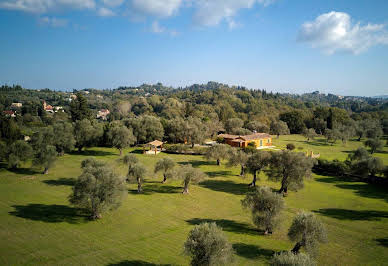 Villa avec piscine et jardin 1