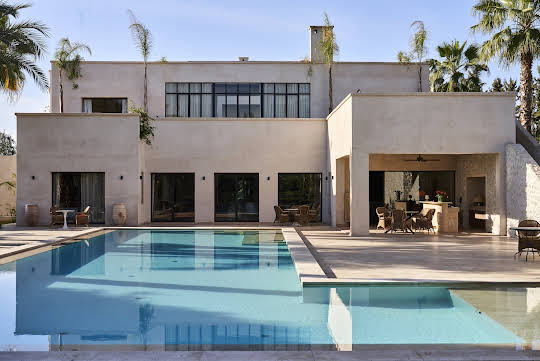 House with pool and garden