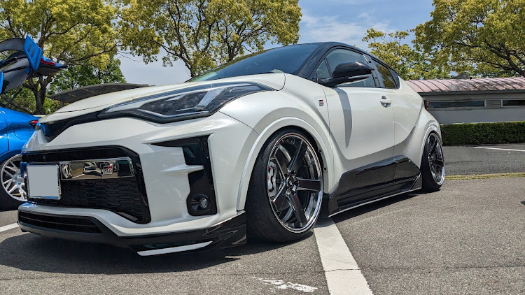 C-HRのC-HR九州まつり・C-HR乗りさんと繋がりたい・5月もよろしくお願いします・有名車・ゴールデンウィークに関するカスタム事例の投稿画像5枚目
