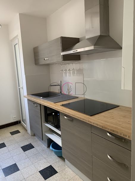 Location meublée appartement 3 pièces 55.45 m² à Aix-en-Provence (13090), 1 200 €