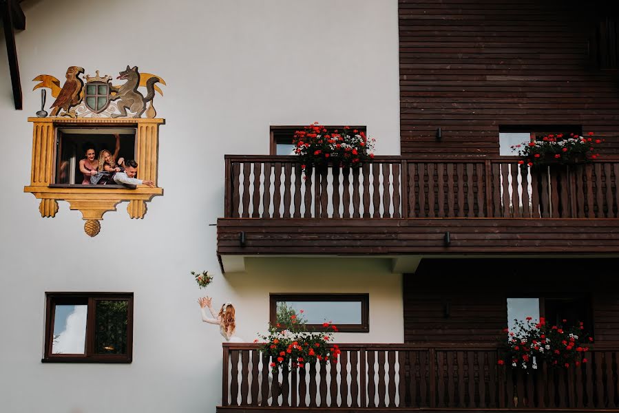 Fotógrafo de casamento Caragin Mircea (westmedia). Foto de 25 de julho 2019