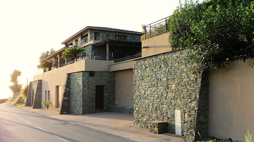 Villa with pool and garden 4