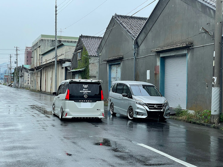 セレナのしおたくぼでぃ・加工バンパー・ボンスポ・S-link・クリスタルアイテールランプに関するカスタム事例の投稿画像8枚目