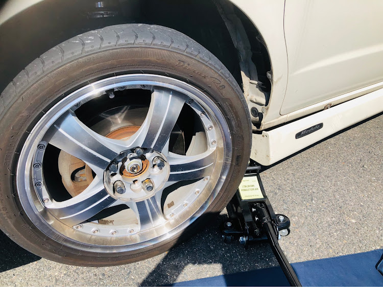 ステップワゴンの車高調整・ネジ式車高調・これ以上下げません・倉庫が欲しいに関するカスタム事例の投稿画像1枚目