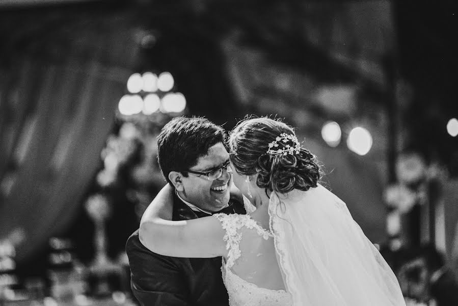 Fotógrafo de bodas Bruno Urbina (brunoneptuno). Foto del 18 de febrero 2018