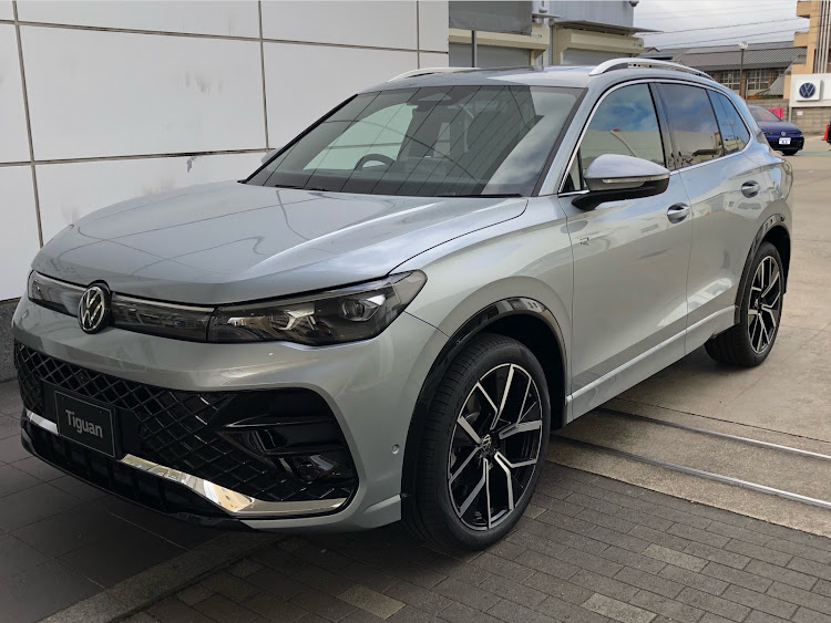 ゴルフ RのTuning Evolution B.L.K・ピックアップ間違いなし公開制限おくだ・キレキレ・眠りたくない・平気だったりするに関するカスタム事例の投稿画像1枚目