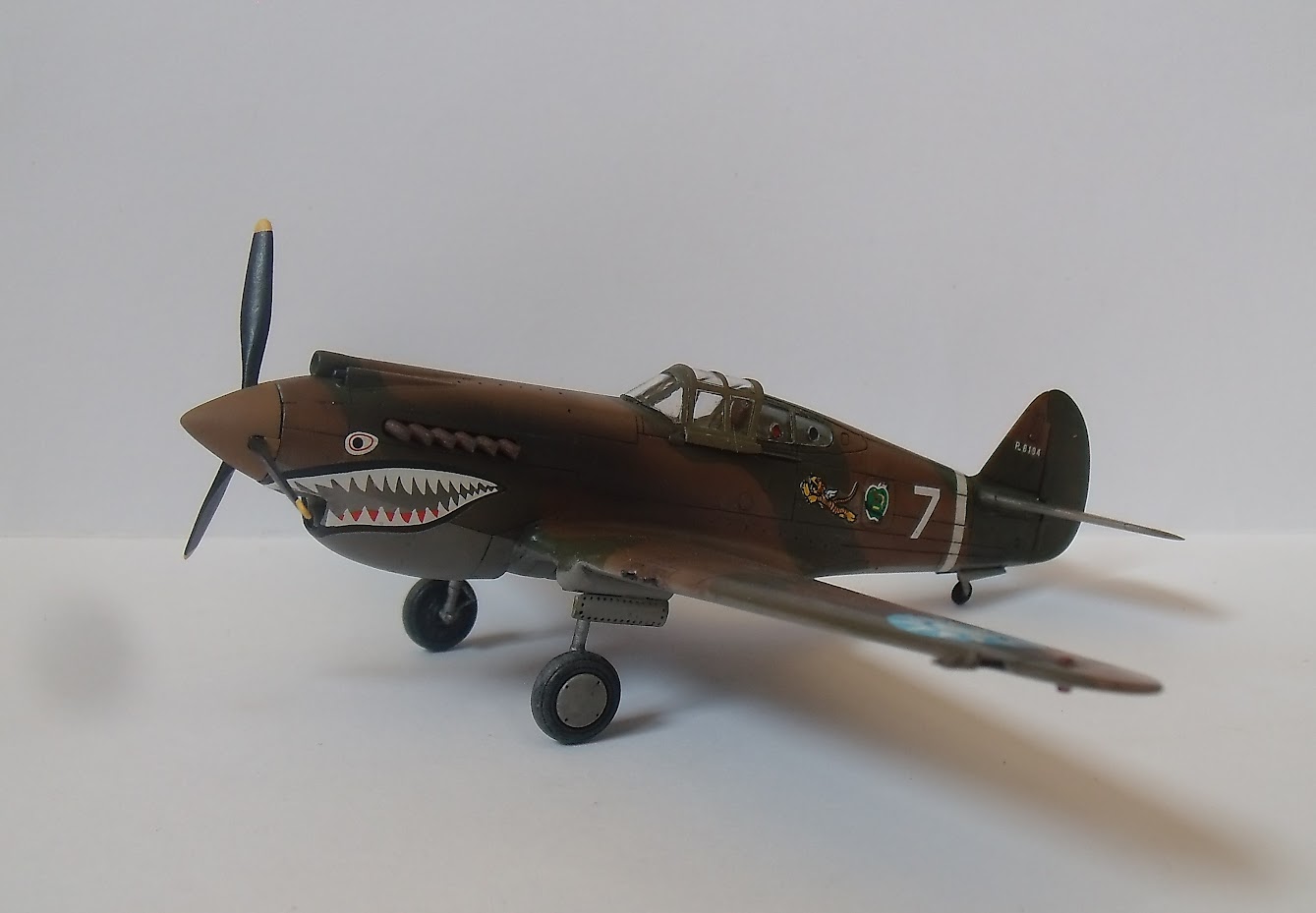 [Trumpeter] Curtiss P-40B MgT64EXF6ZrcPZo7vpCXqyDeL5Vy45vFjsyzXsEDh_vVt0M8EsVBWScXtJuwbaHezG_lhG8Eh0JRQ5uvwkw5fnIXf_mQQWfEJfJZo_POCBfeqMpvZ792qcgX0g-ecb-FGYhr0LHN0Yx-mhSYSRs4ZdKkxRUPZB8VyVlWSeNyxhwuDzO0Sj4UUD5OfTD_G1xWb4B8edYwuyWS7_u_ldNQXhw3big6YIWBHR8ZqUlxzr-ncWbAT79ZF7ufYcDfm-TGw_mSISgipw0s5Sf9_AAsSV3zDc02DLpPMIRU2tPHiyq-xcmU3sYZ3tiIxYBDzf_p0_3WWK17v-oe_F3rHe8rwplAS9wkHAoqD-ZbUdfVXj9ZsUqqQuAeLa1DdNIiNRlF4bAzZvajKB7u0ML5fQI2ZQ2LqTMJp_LmiFI6A73b7nM0i4AMiooIRRPoD-Aew6CI4Uop_scw7dJXSW77ACFJl9CS6dGVDflCxanvGJxsDUMu2zxQse15O9rj7f2Y-ND-zpFllv3J1QOMJQdu_3OjZyYP9GST7r9LTnLZQUVsX2Z2bFLllUSpWf8D8caZoMXFAISYJw6e_VUGEtfUaBZrZjUalenBwezO4IGTMw0=w1339-h929-no