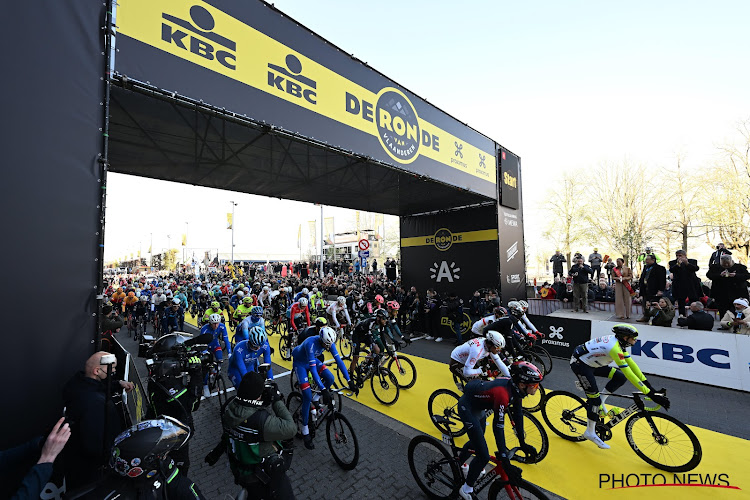 🎥 Tijd voor de Hoogmis: de 106de Ronde van Vlaanderen is vertrokken, onder de aanmoedigingen van publiek!