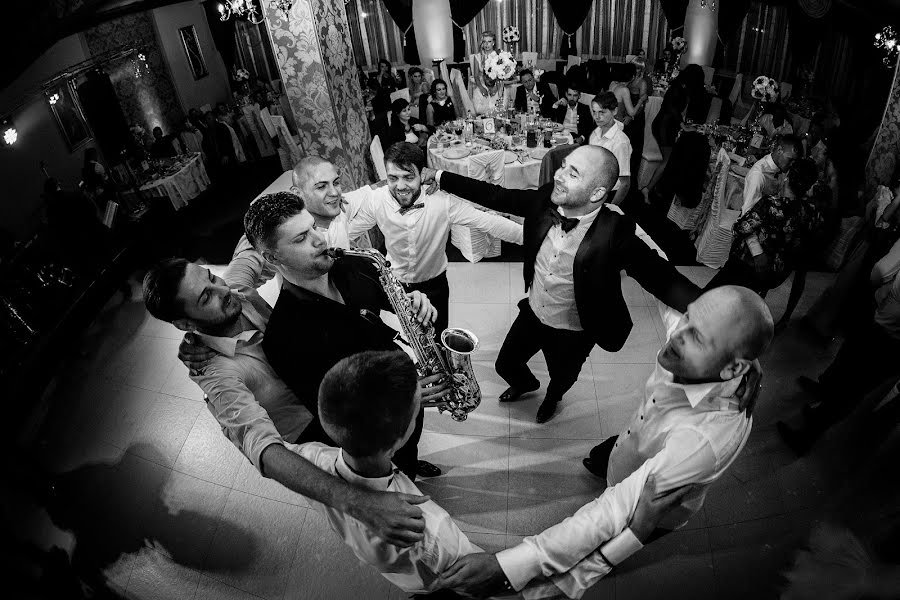 Wedding photographer Ciprian Dumitrescu (cipriandumitres). Photo of 21 November 2014