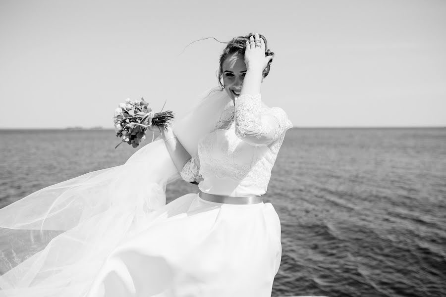 Fotografo di matrimoni Yuliya Velichko (julija). Foto del 3 maggio 2017