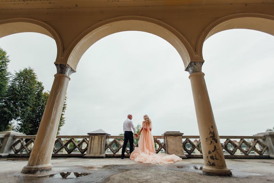 Fotógrafo de casamento Vitaliy Kvant (kbaht). Foto de 12 de setembro 2017