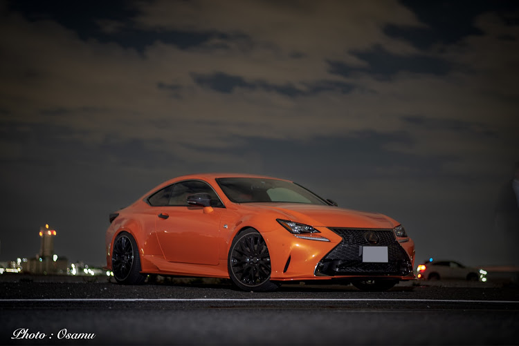 RCのいつもイイネ&コメントありがとうございます🙇‍♂️・レクサスRC・ラヴァオレンジクリスタルシャイン・夜の撮影会・稲永埠頭に関するカスタム事例の投稿画像3枚目