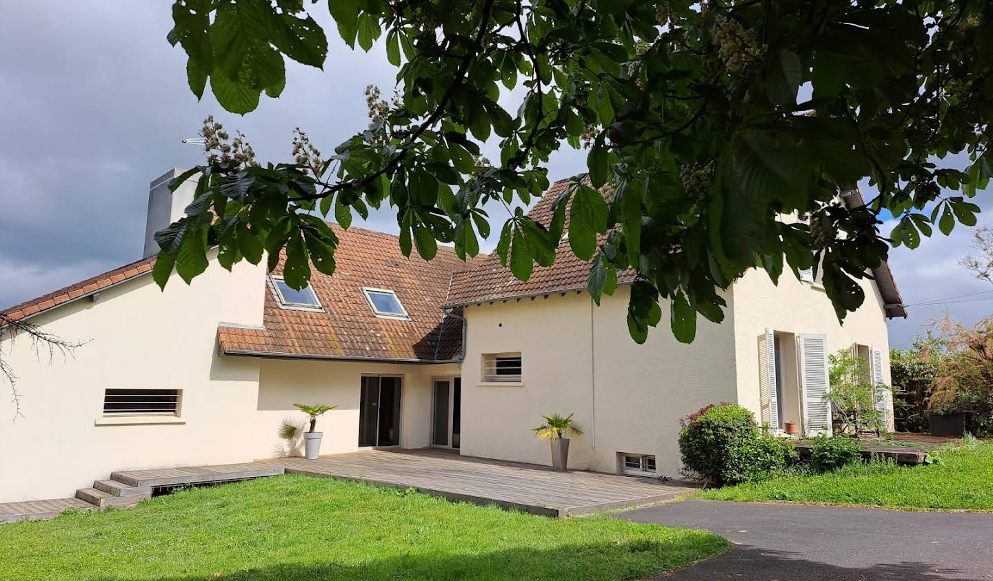 House with pool and terrace Brive-la-Gaillarde